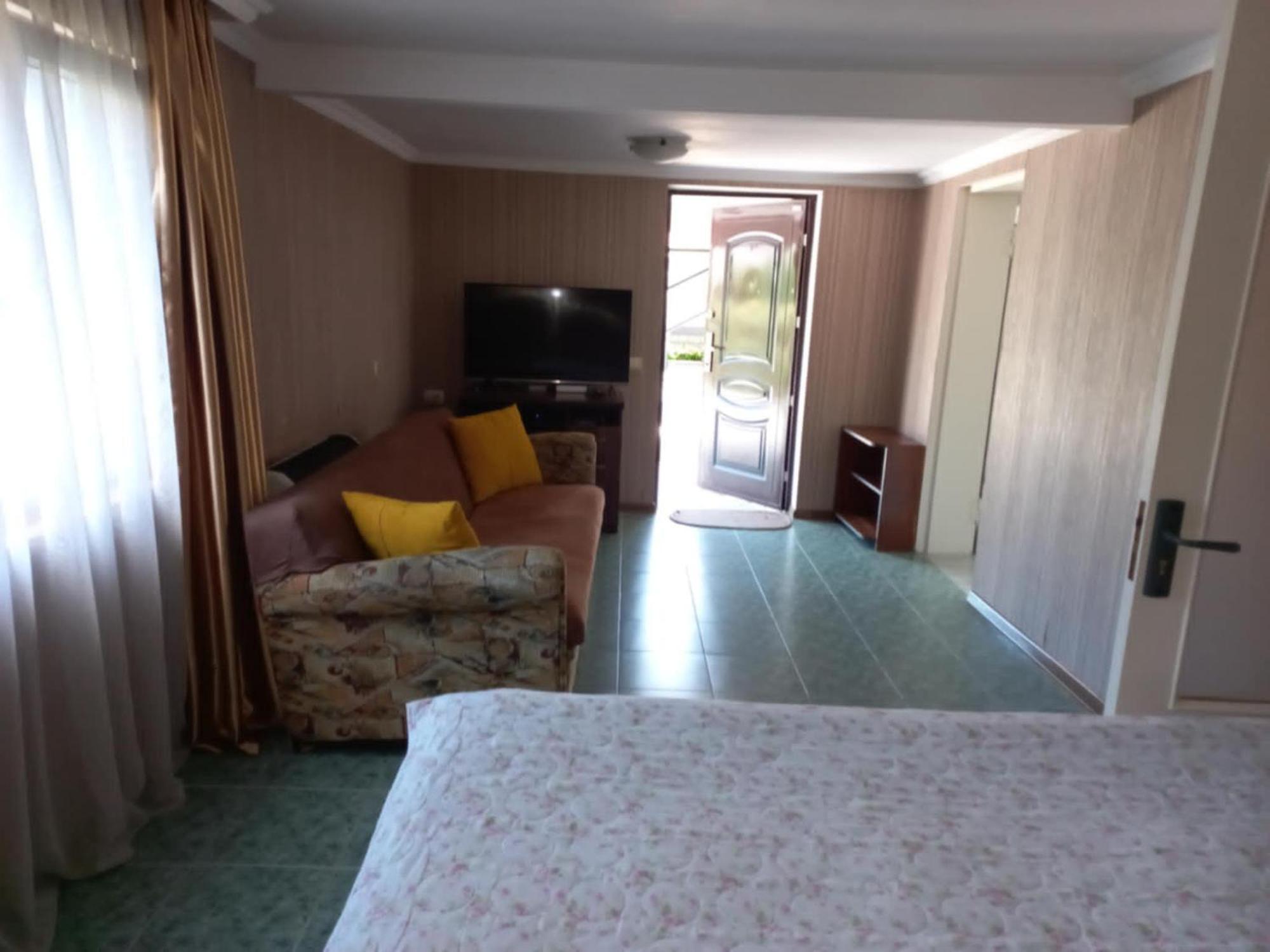 Guest House Kobuleti Bagian luar foto